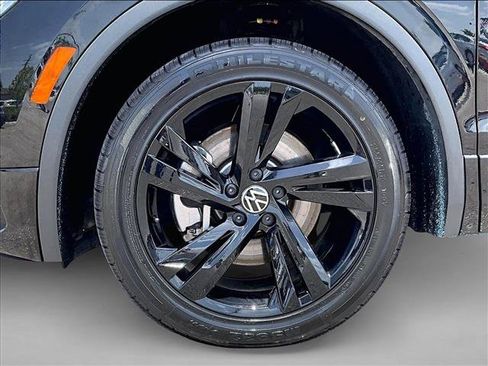 Used 2023 Volkswagen Tiguan SE R-Line FWD image 10