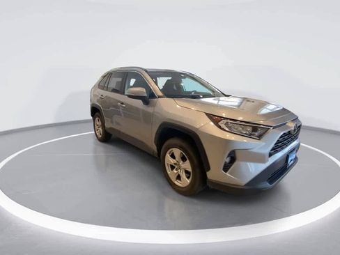 Used 2020 Toyota RAV4 XLE AWD/4WD image 2