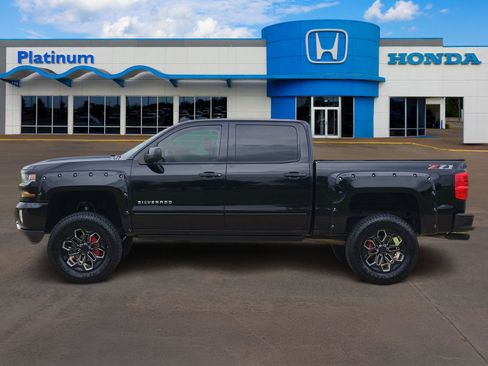 Used 2018 Chevrolet Silverado 1500 LT w/ All Star Edition AWD/4WD image 3