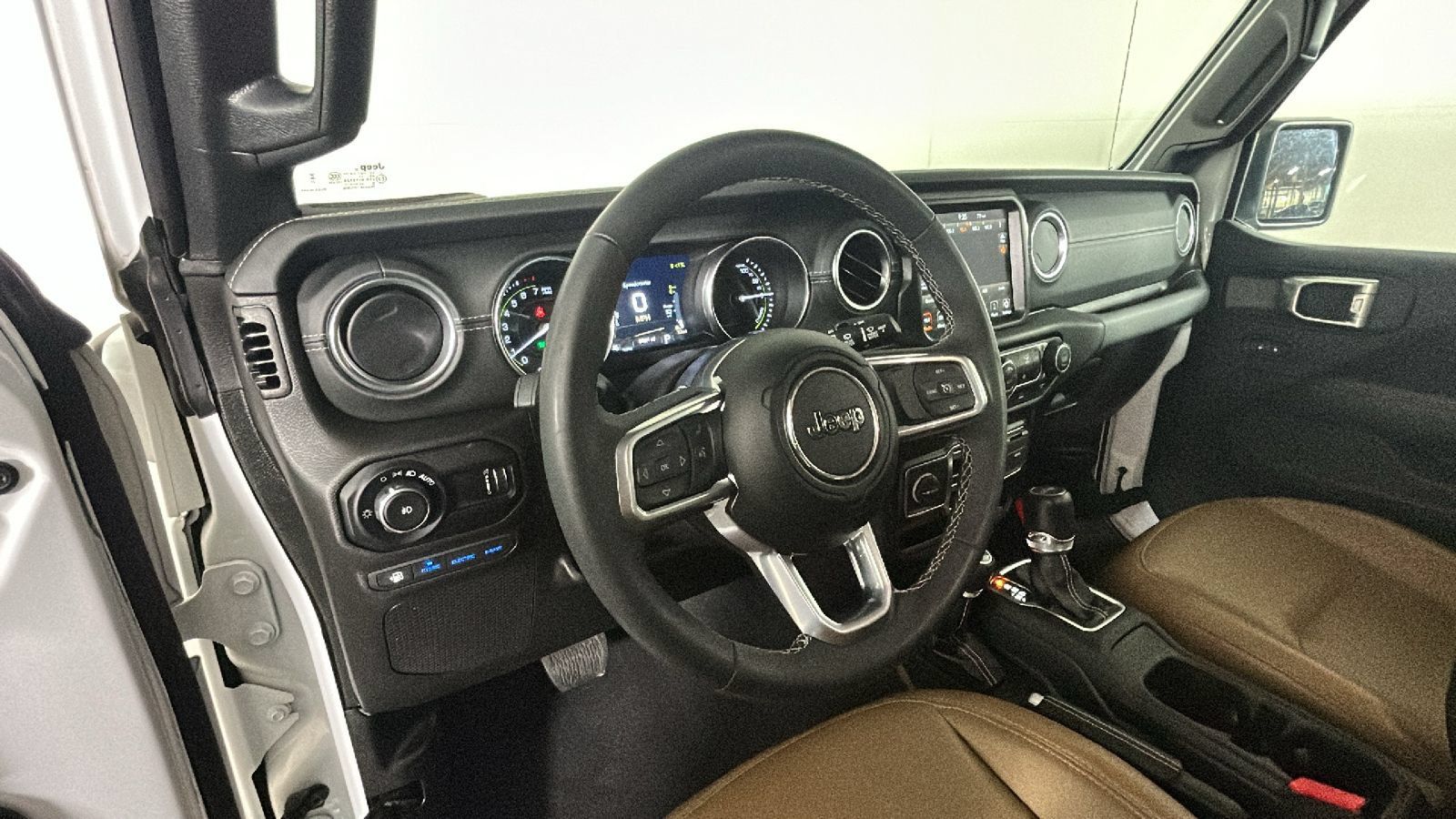 Used 2023 Jeep Wrangler Unlimited Sahara w/ Cold Weather Group AWD/4WD image 14
