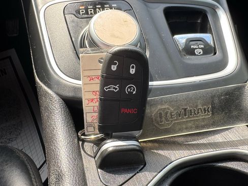 Used 2017 Chrysler 200 Limited Platinum image 25