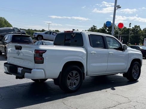 Used 2025 Nissan Frontier SV w/ Tow Package RWD image 7