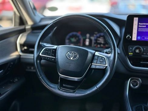 Used 2024 Toyota Grand Highlander AWD image 18