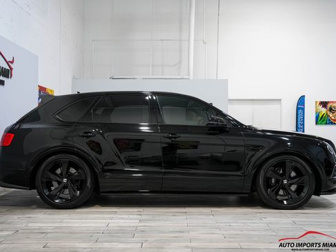 Used 2018 Bentley Bentayga image 29
