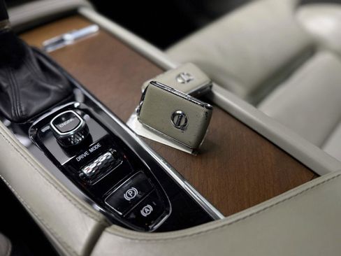 Used 2017 Volvo XC90 T6 Inscription w/ Vision Package image 23