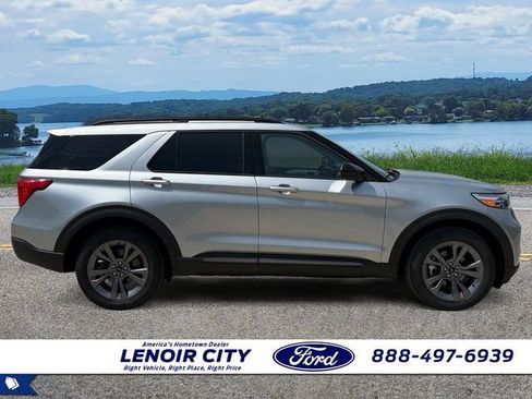 Used 2023 Ford Explorer XLT w/ Equipment Group 202A AWD/4WD image 2
