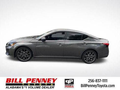 Used 2024 Nissan Altima 2.0 SR FWD image 1