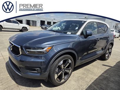 Used 2021 Volvo XC40 T5 Momentum w/ Premium Package