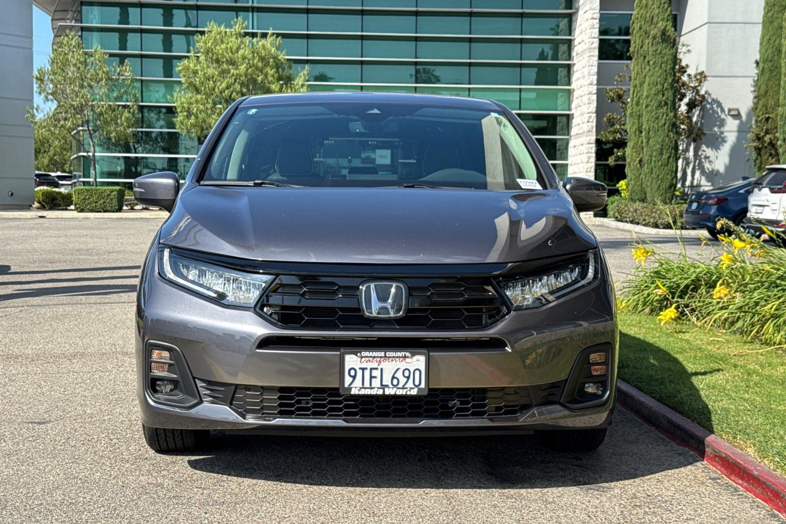 Used 2025 Honda Odyssey Touring image 3