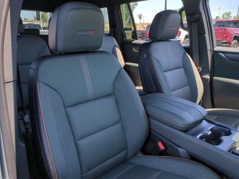 Used 2025 GMC Acadia AT4 AWD/4WD image 54