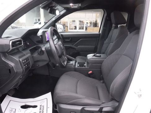 Used 2024 Toyota Tacoma SR image 8