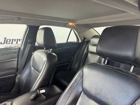 Used 2018 Chrysler 300 Limited w/ Safetytec Plus Group AWD/4WD image 10