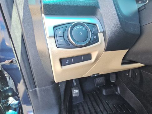 Used 2016 Ford Explorer XLT w/ Equipment Group 202A FWD image 21