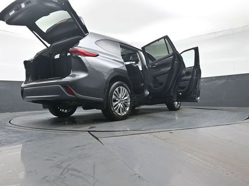 Used 2023 Toyota Highlander Platinum image 59