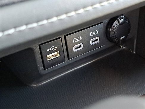 Used 2024 Toyota Highlander Platinum image 19