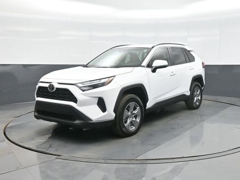 Used 2025 Toyota RAV4 XLE image 3