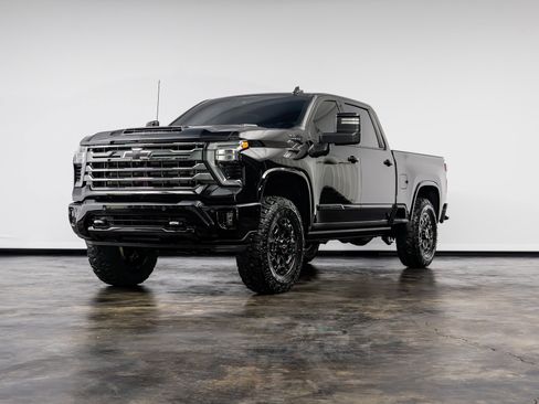 Used 2024 Chevrolet Silverado 2500 High Country w/ Midnight Edition AWD/4WD image 7