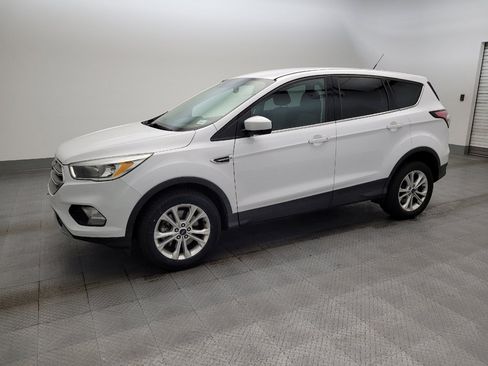 Used 2017 Ford Escape SE image 2