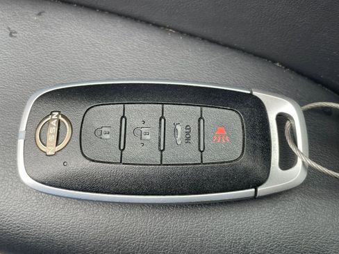 Used 2025 Nissan Sentra SV image 28