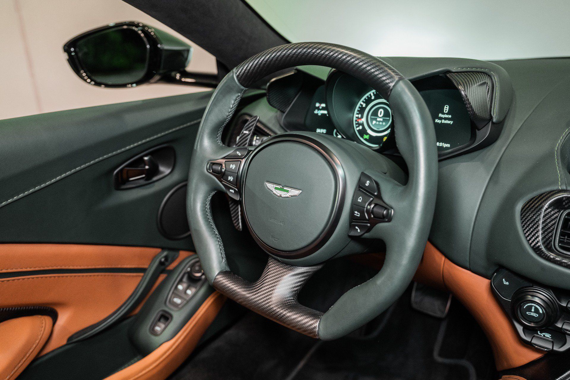 Used 2023 Aston Martin V12 Vantage Roadster RWD image 19
