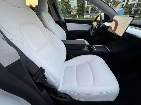 Used 2021 Tesla Model Y Long Range AWD/4WD image 14
