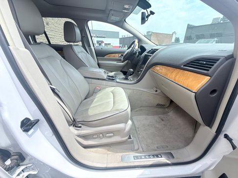 Used 2014 Lincoln MKX FWD w/ Equipment Group 102A image 11