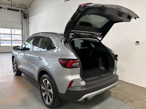 Used 2024 Ford Escape Platinum image 5