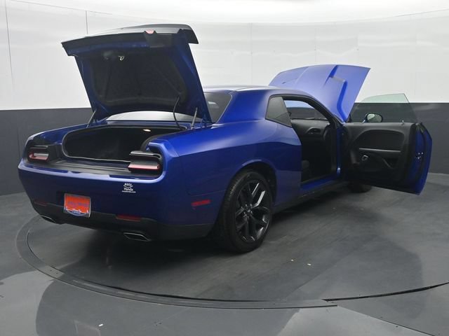 Used 2021 Dodge Challenger SXT w/ Driver Convenience Group RWD image 39
