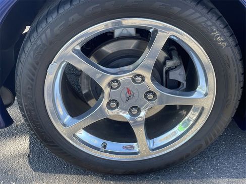 Used 2004 Chevrolet Corvette Convertible w/ Preferred Equipment Group image 9