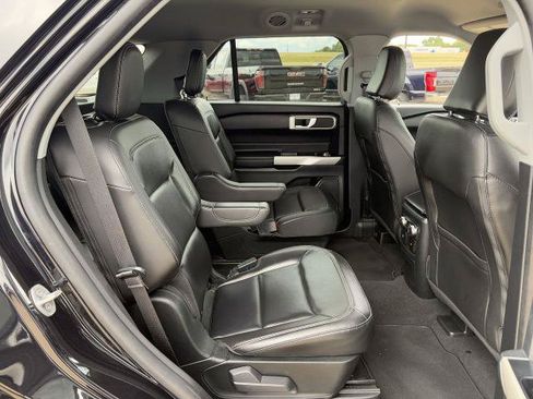 Certified 2022 Ford Explorer XLT w/ Equipment Group 202A RWD image 30