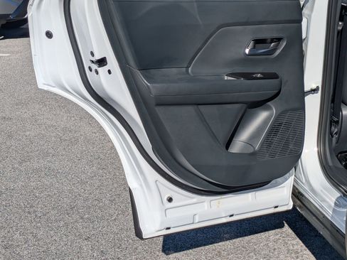 New 2026 Nissan Kicks SR FWD image 24