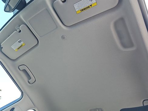 Certified 2022 Hyundai Venue SE image 31