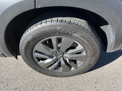 Used 2024 Nissan Pathfinder SV image 17