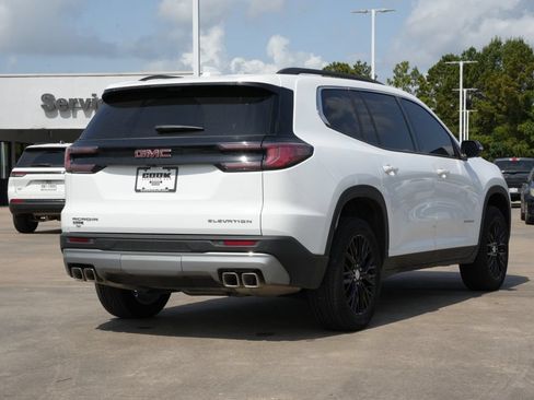 Used 2026 GMC Acadia Elevation w/ Elevation Premium Package FWD image 3