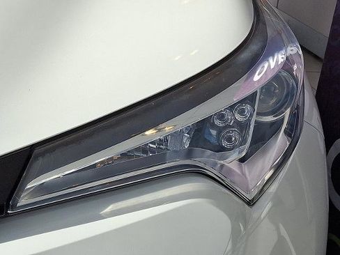 Used 2019 Toyota C-HR XLE image 7