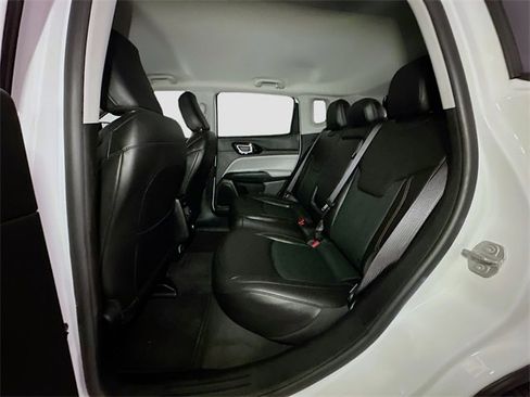 Used 2022 Jeep Compass Limited image 19