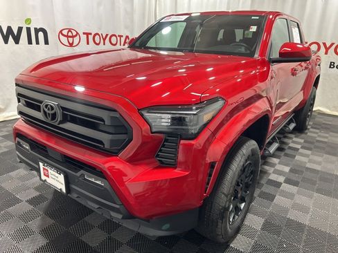 Used 2025 Toyota Tacoma SR5 image 3