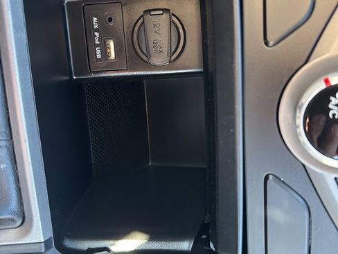 Used 2014 Hyundai Elantra SE image 29