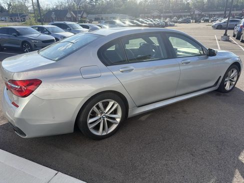 Used 2017 BMW 750i xDrive image 7