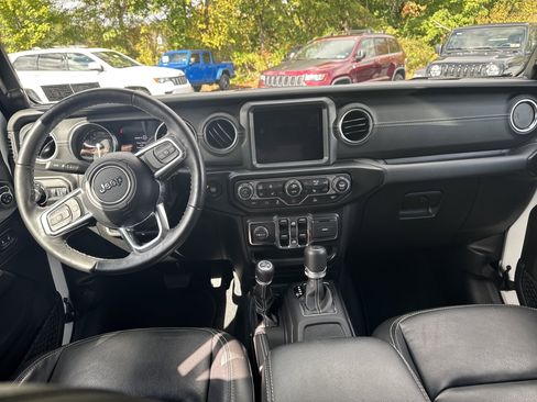 Used 2022 Jeep Wrangler Unlimited Sahara w/ Cold Weather Group image 14