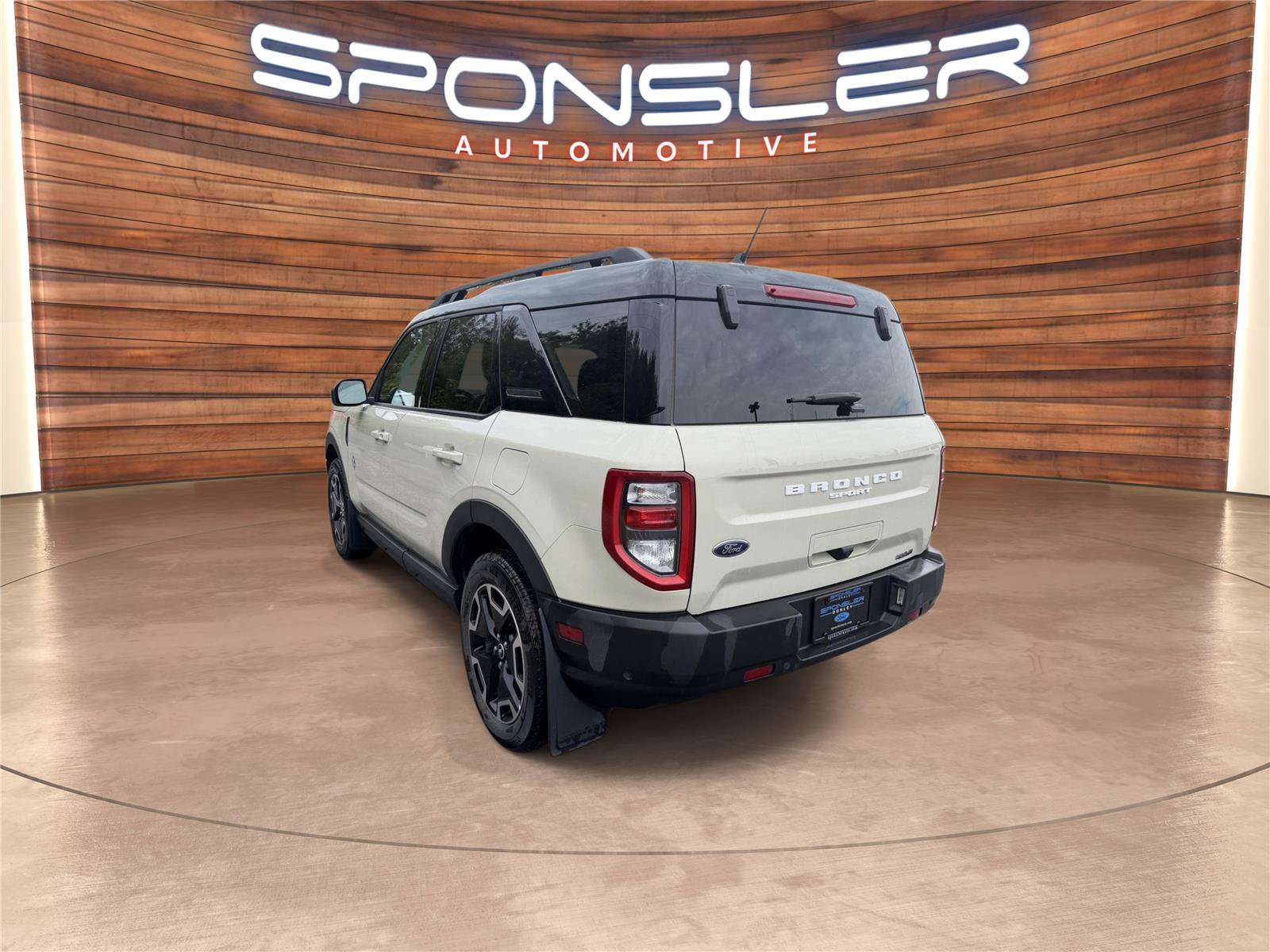 Used 2024 Ford Bronco Sport Outer Banks w/ Tech Package AWD/4WD image 4