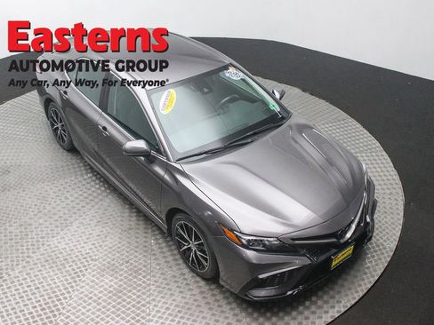 Used 2024 Toyota Camry SE image 6