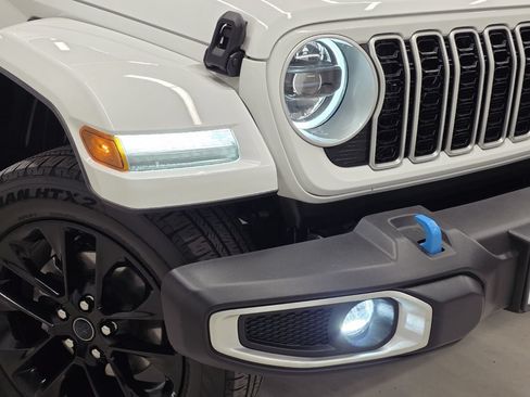 Used 2024 Jeep Wrangler Unlimited Sahara AWD/4WD image 47