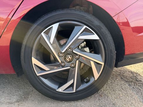 Used 2025 Hyundai Elantra Limited image 30