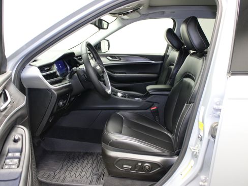 Used 2023 Jeep Grand Cherokee 4WD 4xe image 18
