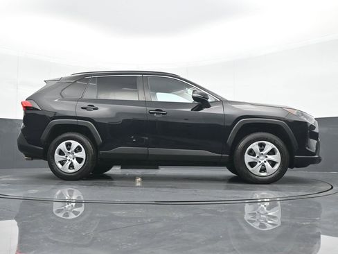 Used 2019 Toyota RAV4 LE image 22