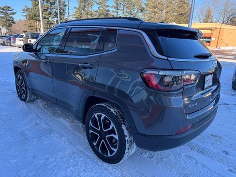 Used 2022 Jeep Compass Limited image 5