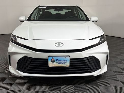 Used 2025 Toyota Camry LE FWD image 5