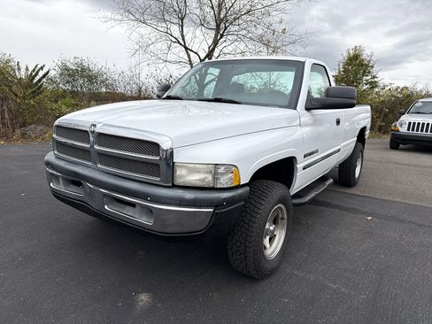 Used 2000 Dodge Ram 1500 Truck 4x4 Regular Cab image 2