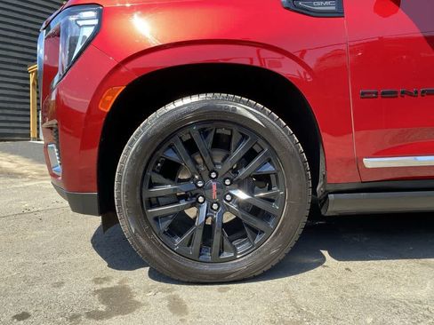Used 2024 GMC Yukon XL Denali AWD/4WD image 11